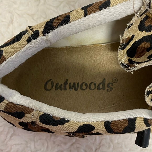 Leopard Print  out woods Size 7 women canvas shoes - Picture 10 of 10